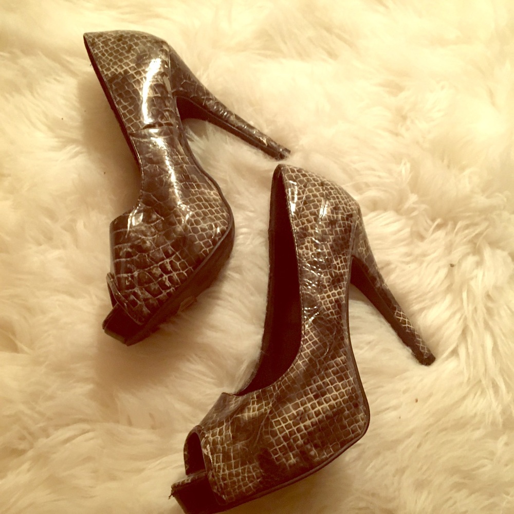 Black snake pattern heels
